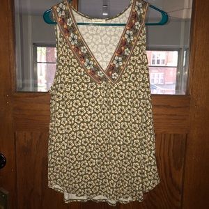 Sleeveless v-neck tee